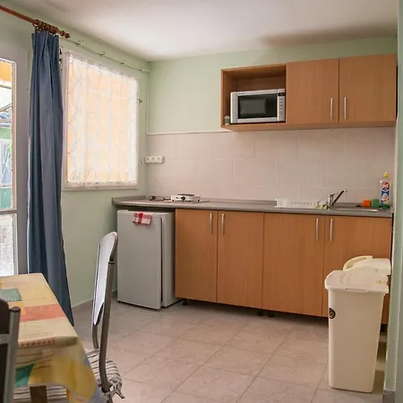 לינה וארוחת בוקר Izabella Panzio 2*